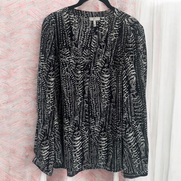 Joie Black and Grey Animal Print 100% Silk V-Neck Long Sleeve Blouse Size L - Picture 1 of 11